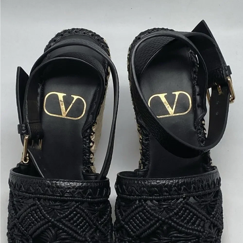 Valentino Garavani never worn